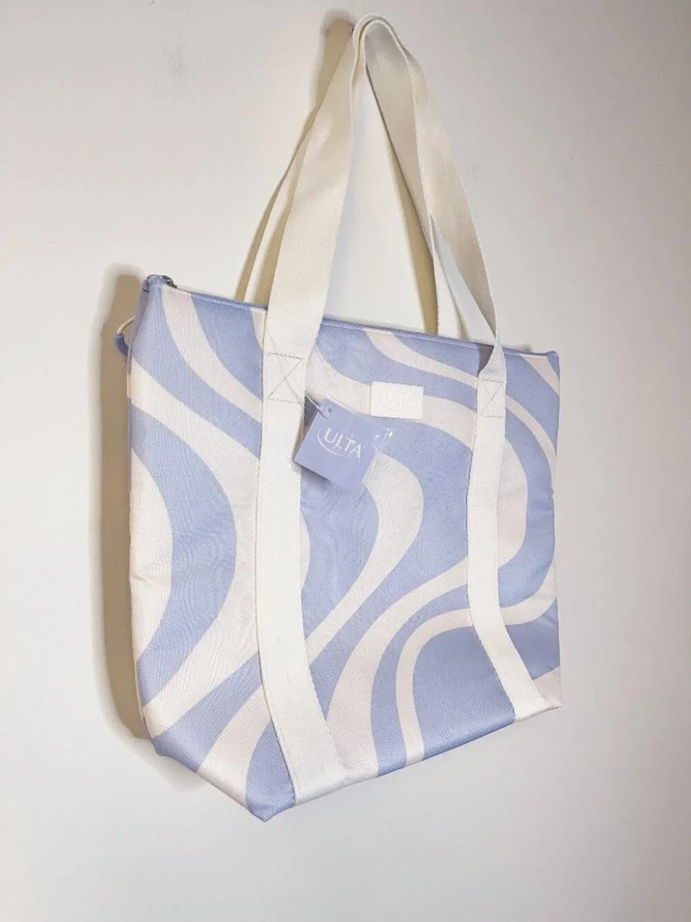 NWT Ulta Beauty Insulated Cooler Tote Bag Blue White Zip Top Beach Travel